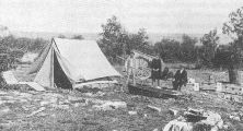 Campement à l'aven de Cruis sur la montagne de Lure (1892)