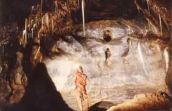 La salle Opéru dans la grotte du Rey