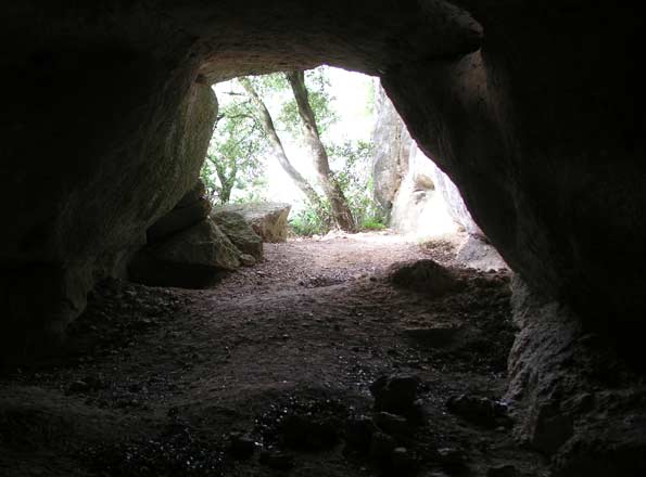 Grotte à Deux Ouvertures
