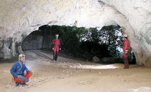 Grotte de Louoï